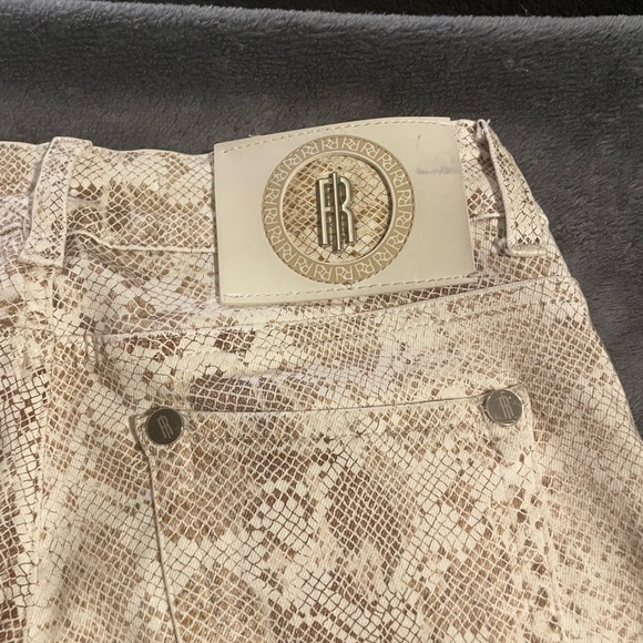 Jeans with snake print - Picture 3 of 4